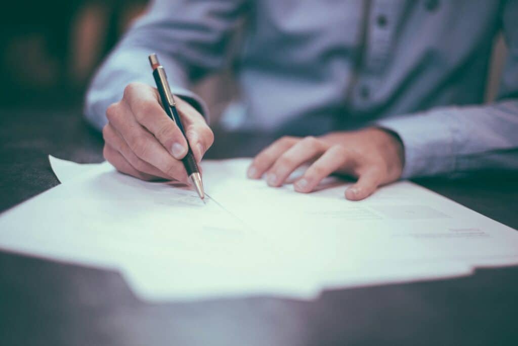 Contrato de alquiler y documentación para propietarios